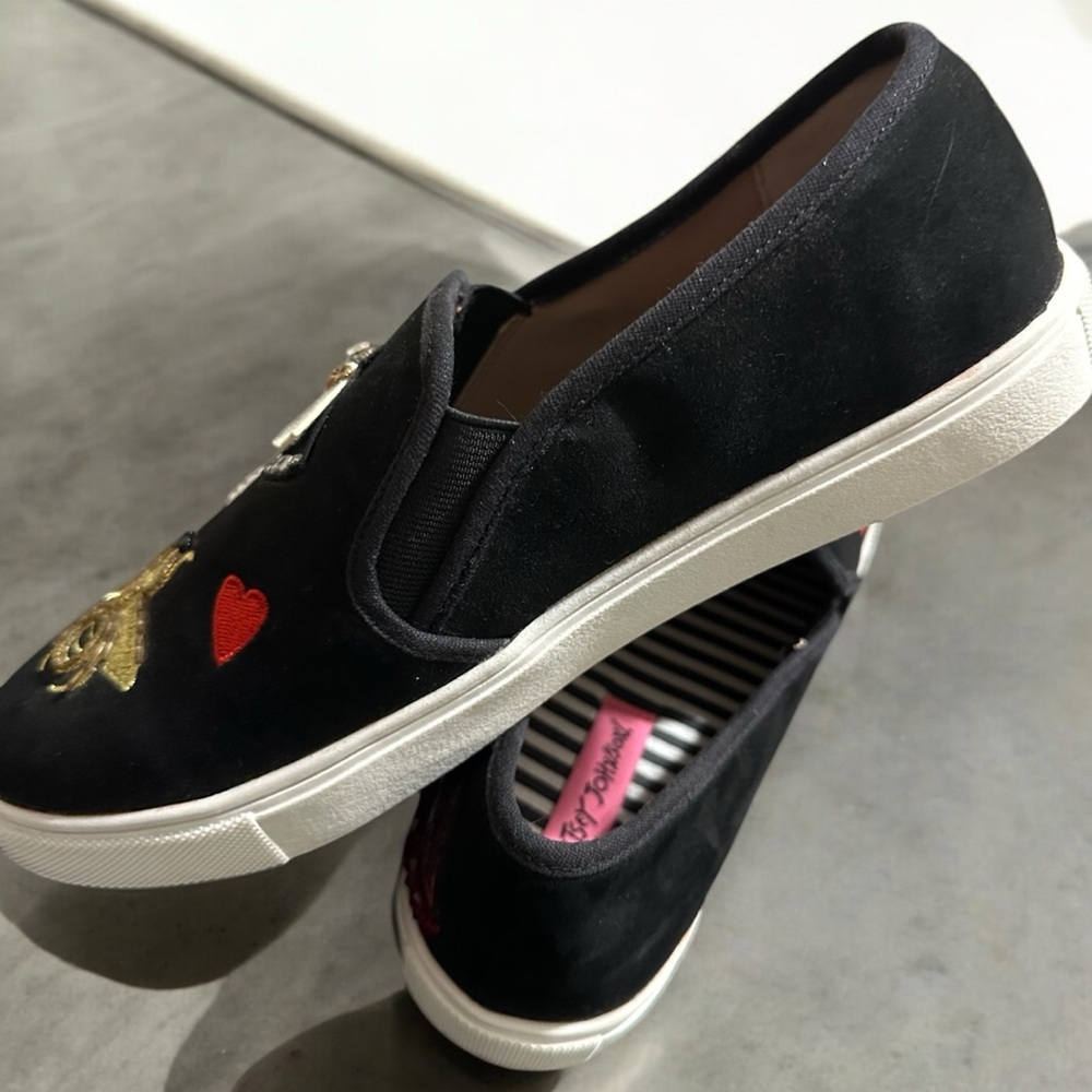 Betsey Johnson Shoes!🖤 - Picture 6 of 6